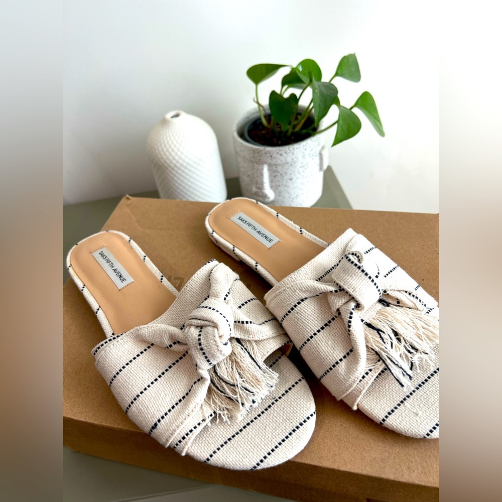 Saks Fifth Ave summer slides, bow w/tassel detail size 6.5 fabric gently used